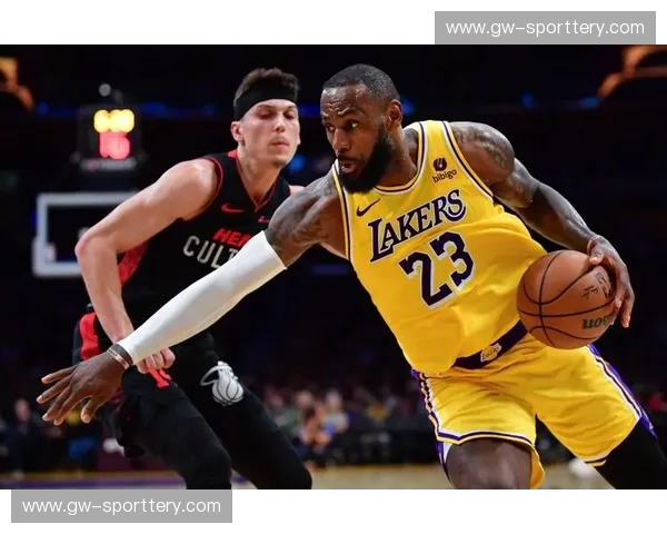 圣诞夜的对决：2012湖人vs热火，一场注定载入史册的巅峰之战